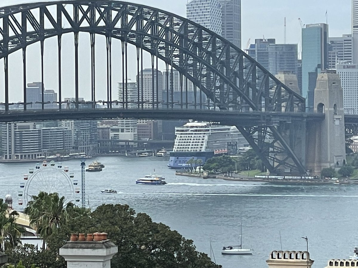Great weekend to be in Sydney. A sick #cruiseship, bumper to bumper traffic thanks to strikes and roadworks and a storm coming. Beam me back to #PortMacquarie.