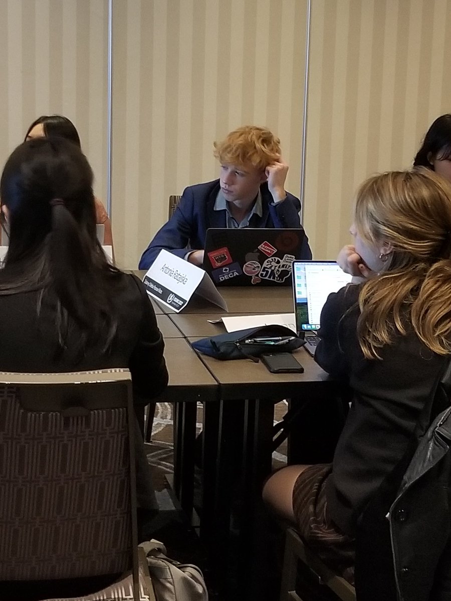 The HTSMUN team is in full swing as they debate well into the evening. <a href="/HTSRichmondHill/">HTS Richmond Hill</a> @pereira_rasoHTS