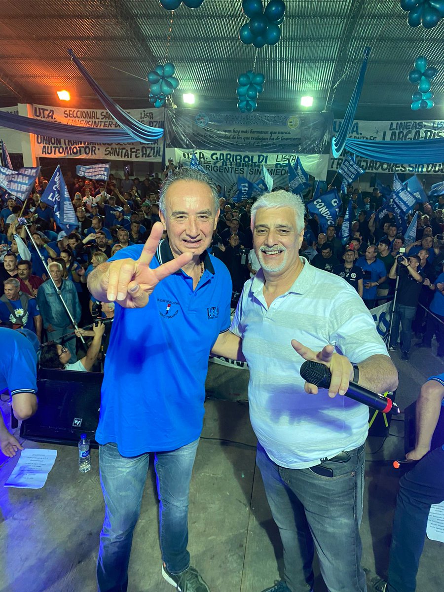 ListaAzulUTA's tweet photo. #SantaFe Gracias compañeras y compañeros por este recibimiento, y por el compromiso que ponen para recuperar la #UTA 🇦🇷✌️🙋‍♂️💙

#MiguelBustinduy #LeleAgrafogo https://t.co/6nGeCHDaB4