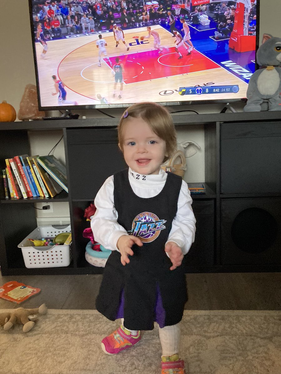 goujazz's tweet photo. Cheering on the Best in the West.  #TakeNote #lesolsonit https://t.co/02fOllobHB