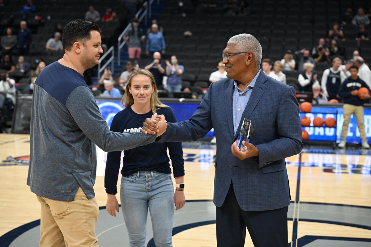HoyasSwimDive's tweet photo. Great to see @drewcarb1 and the 2021-22 staff being honored at today’s @GeorgetownHoops game!
Carbone earned the Duffy Scholar-Athlete Award recipient while @CoachJackL & staff picked up Coaching Staff of the Year following the program’s 1st @BIGEAST title #HoyaSaxa #H20YAS https://t.co/6mXkvfL4KQ