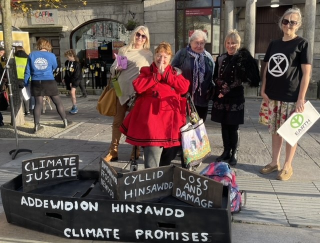 ExtinctionReb20's tweet photo. #XRWrexham at @CJ_Coalition event in Caernarfon today with @GCXRNW Bangor and Conwy, @ClimateCymru, North Wales African Society & more. We #DemandAction on the #ClimateCrisis & #ClimateJustice.
@AlisonConwy @Redjont @XpeDora https://t.co/UgrqsqoLDg