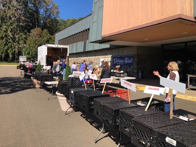 Overdue shoutout and thank you to Temple Beth El in Stamford for another successful High Holy Day food drive!  This food drive is one of our largest food drives in the fall and the Stamford P2P site relies on those food donations every year.
#persontopersonct #stamfordct