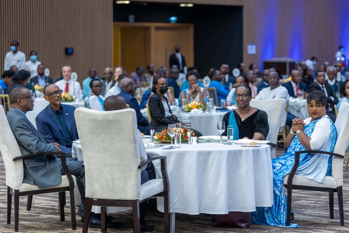 MukamunanaAnno1's tweet photo. UrugwiroVillage: President Kagame and First Lady Jeannette Kagame tonight attended the @UnityClubRw Dinner, celebrating individuals awarded as Abarinzi b’igihango during the conclusion of the #UnityClub15Forum. https://t.co/QWOsr45Cph