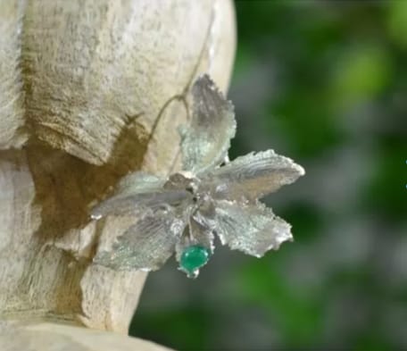 Orquídeas inmortalizada en plata con gema natural Hondureño PETRUS GEMS