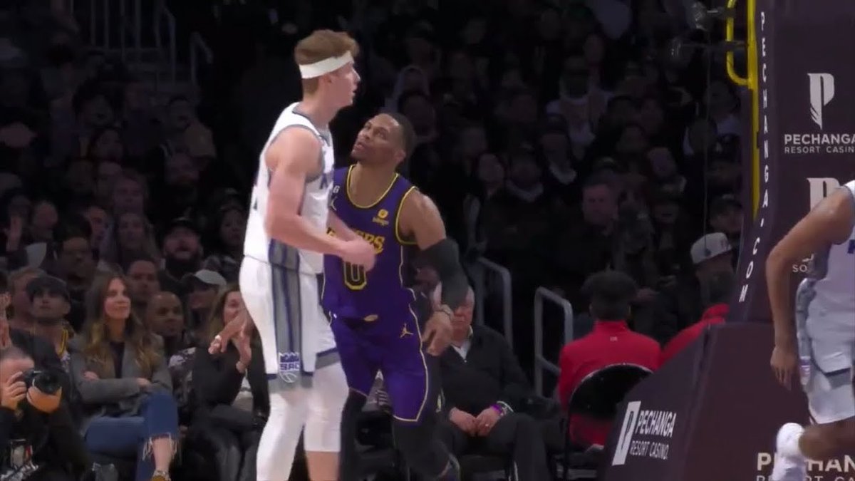 RichStapless's tweet photo. Today’s film thread is on the crucial 2 minute sequence in the 2nd quarter where LA led the Kings by 12 with less than a minute and somehow entered halftime with only a 4 point lead.

And unfortunately, there was a common culprit in a good deal of these plays. https://t.co/U2OplMs20L