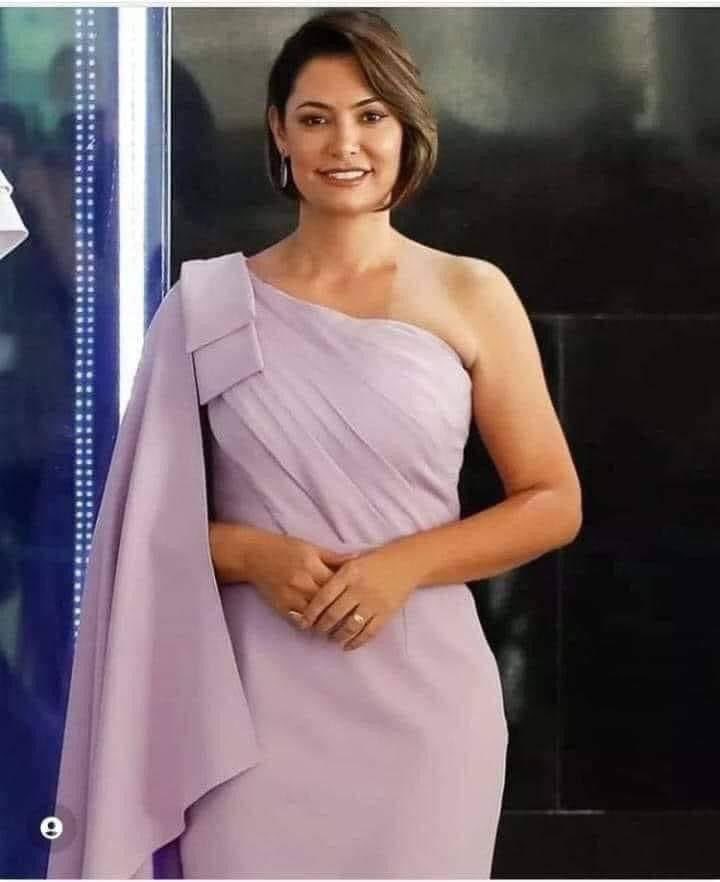 Vocês preferem essa mulher ou a tal de Janja? kkk🇧🇷🇧🇷🇧🇷💚💚