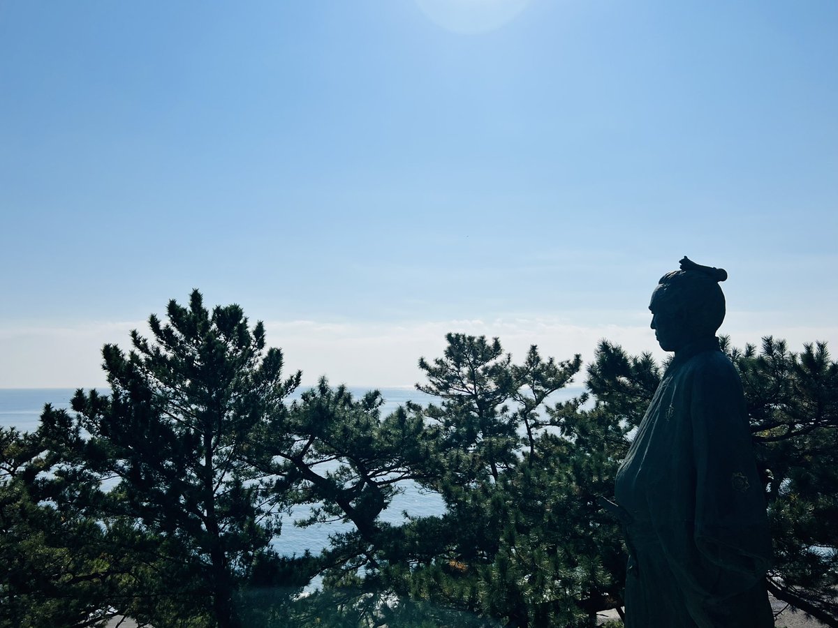 GMです☀️
旅行に行った後体調を崩してしまい、低浮上でした🥺
今は喉が痛いぐらいです！
旅行先で出会った龍馬殿の横顔でも貼っときます☺️