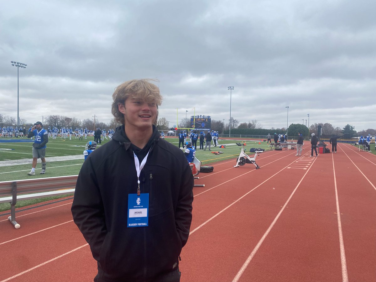 Had a fun time this weekend at <a href="/IC_Football/">Illinois College Football</a>! Thanks <a href="/CoachCraigNeece/">Craig Neece</a> for the invite. And after a great talk with <a href="/CoachDeFrisco/">▫️Ray DeFrisco▫️</a> today I’m happy to say I’ve receive an offer!