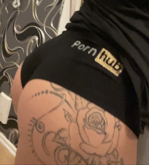 Thank you @Pornhub  for the gift box 🤩 https://t.co/NOdnRzIWFZ<a class="tags" href="/tag/pornhub">@pornhub</a>