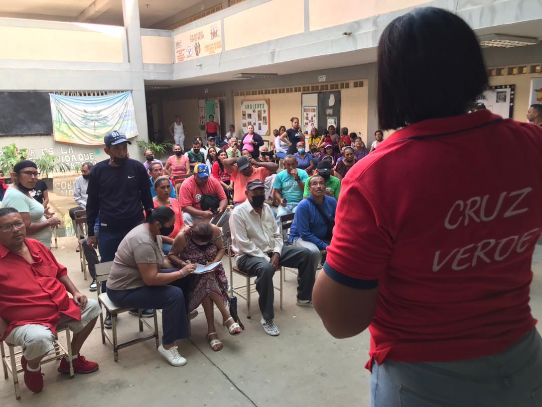 NicolasMaduro's tweet image. Hermosa participación de la militancia en el proceso de renovación de nuestro @PartidoPSUV. ¡Felicitaciones! Es admirable la organización, movilización, el compromiso, la entrega y el espíritu chavista de las bases populares, que son la esencia de la Revolución Bolivariana.