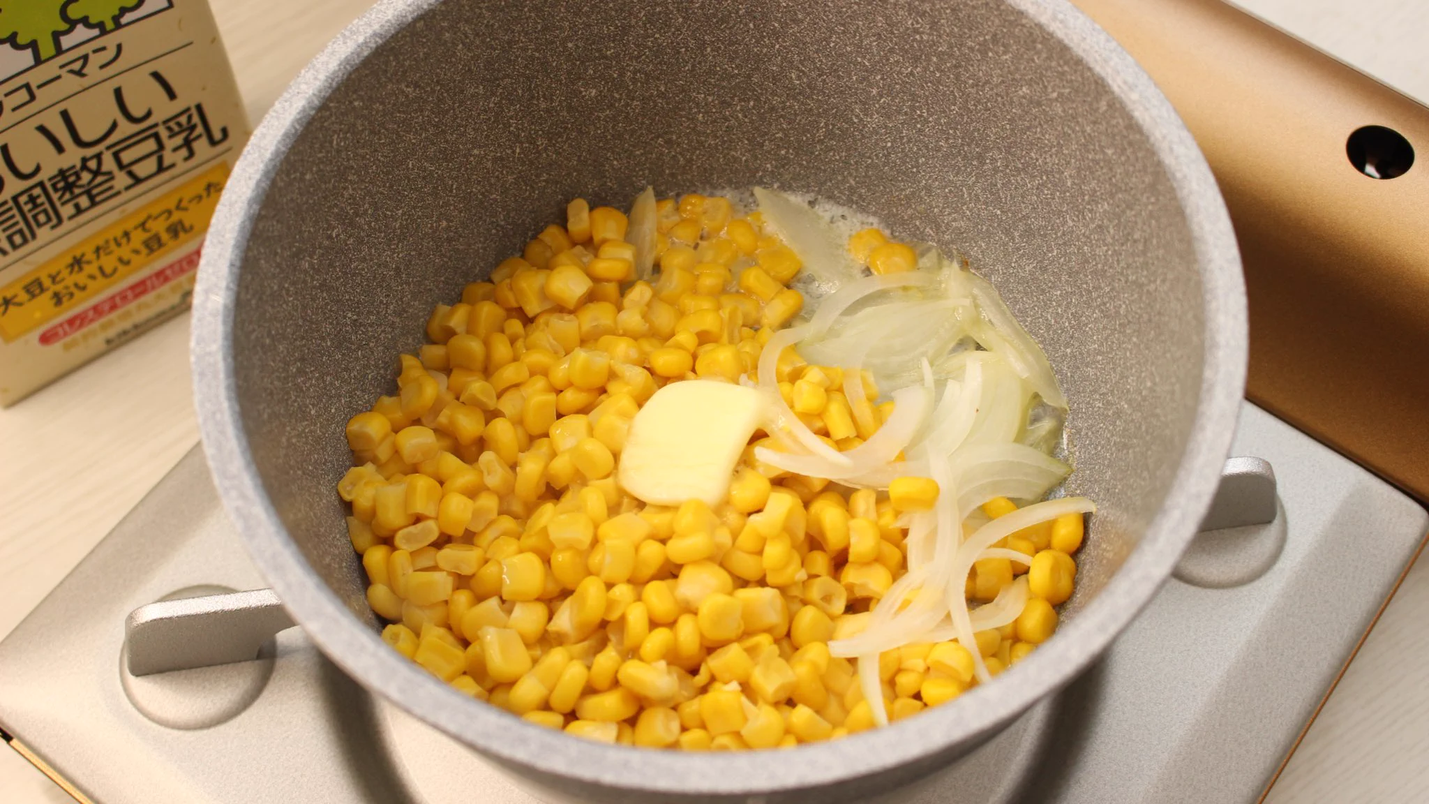 寒い季節に最高のスープ【豆乳コーンポタージュ】レシピ