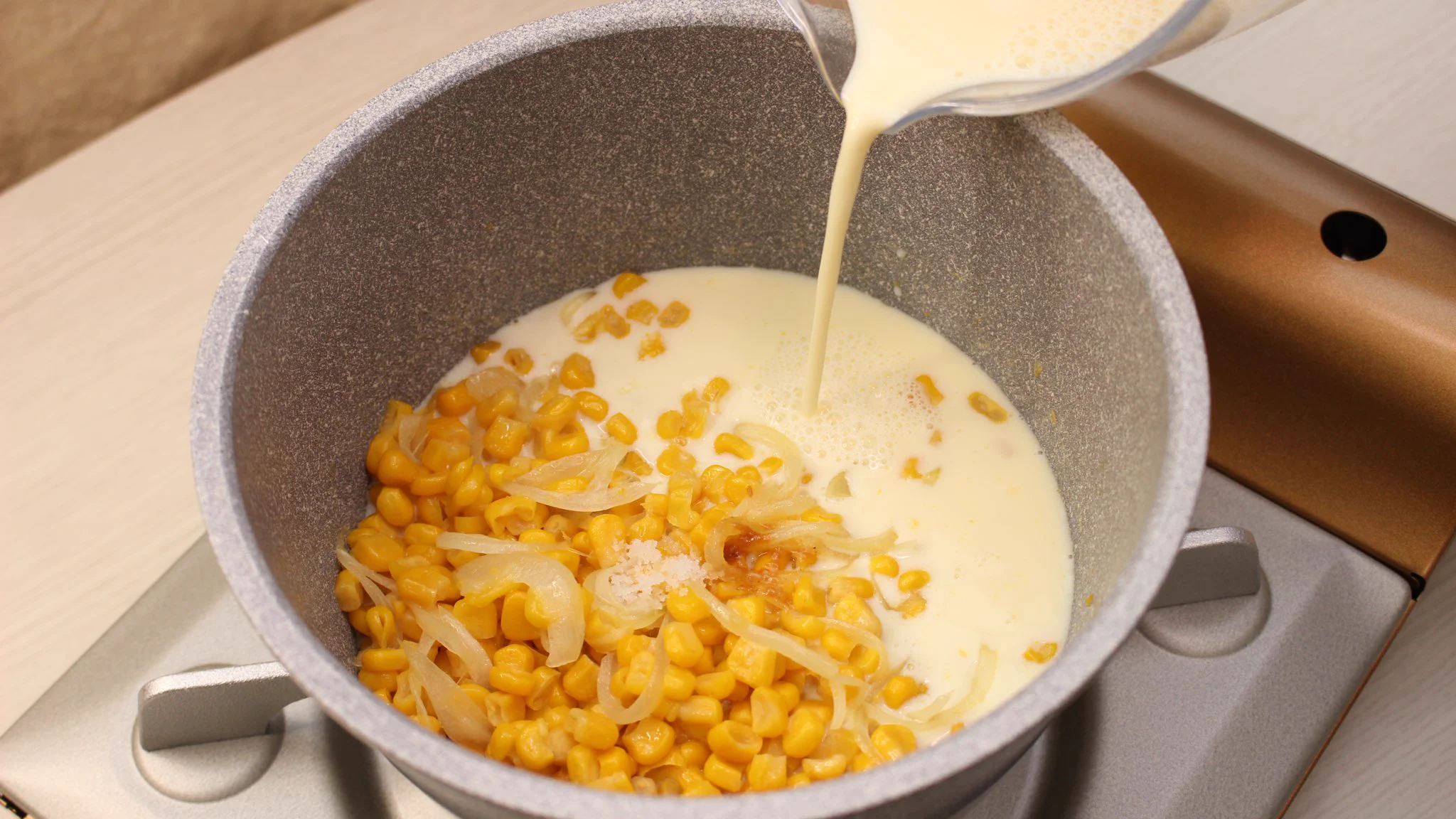 寒い季節に最高のスープ【豆乳コーンポタージュ】レシピ