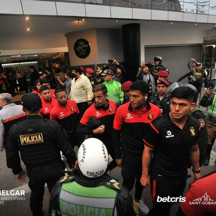 MelgarOficial's tweet photo. ¡LISTOS PARA DEJAR EL ALMA POR ESTOS COLORES! 💪❤️🖤 #LaRojinegraONada

#Final / VUELTA / HOY / 8PM
⚽️ Alianza Lima vs. FBC Melgar https://t.co/9b7ZbA27f3