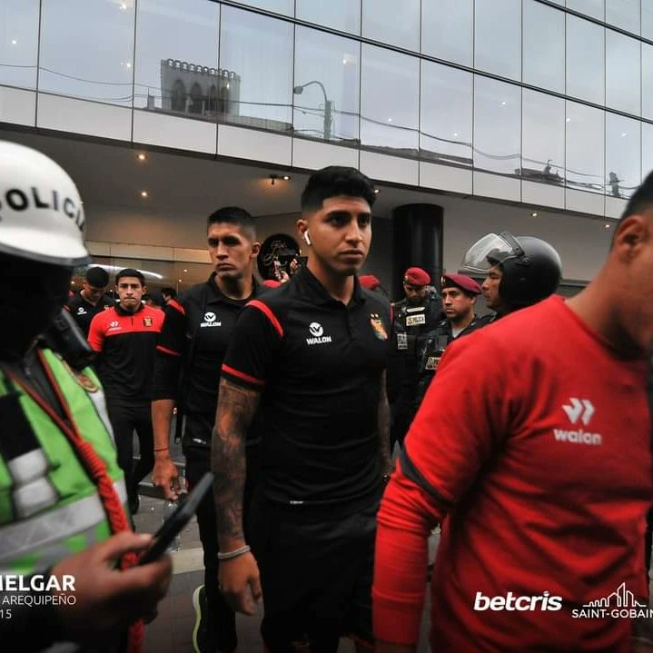 MelgarOficial's tweet photo. ¡LISTOS PARA DEJAR EL ALMA POR ESTOS COLORES! 💪❤️🖤 #LaRojinegraONada

#Final / VUELTA / HOY / 8PM
⚽️ Alianza Lima vs. FBC Melgar https://t.co/9b7ZbA27f3