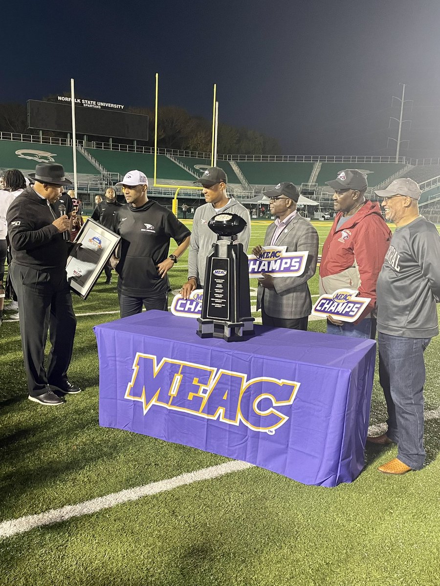 CelebrationBowl's tweet photo. Here was the post game scene after North Carolina Central win over Norfolk State to head to the Cricket Celebration Bowl. ESPN Director John Grant presenting Trei Oliver the executive letter along with the MEAC trophy. 

#achampionwillrise https://t.co/u33lcUvXPu