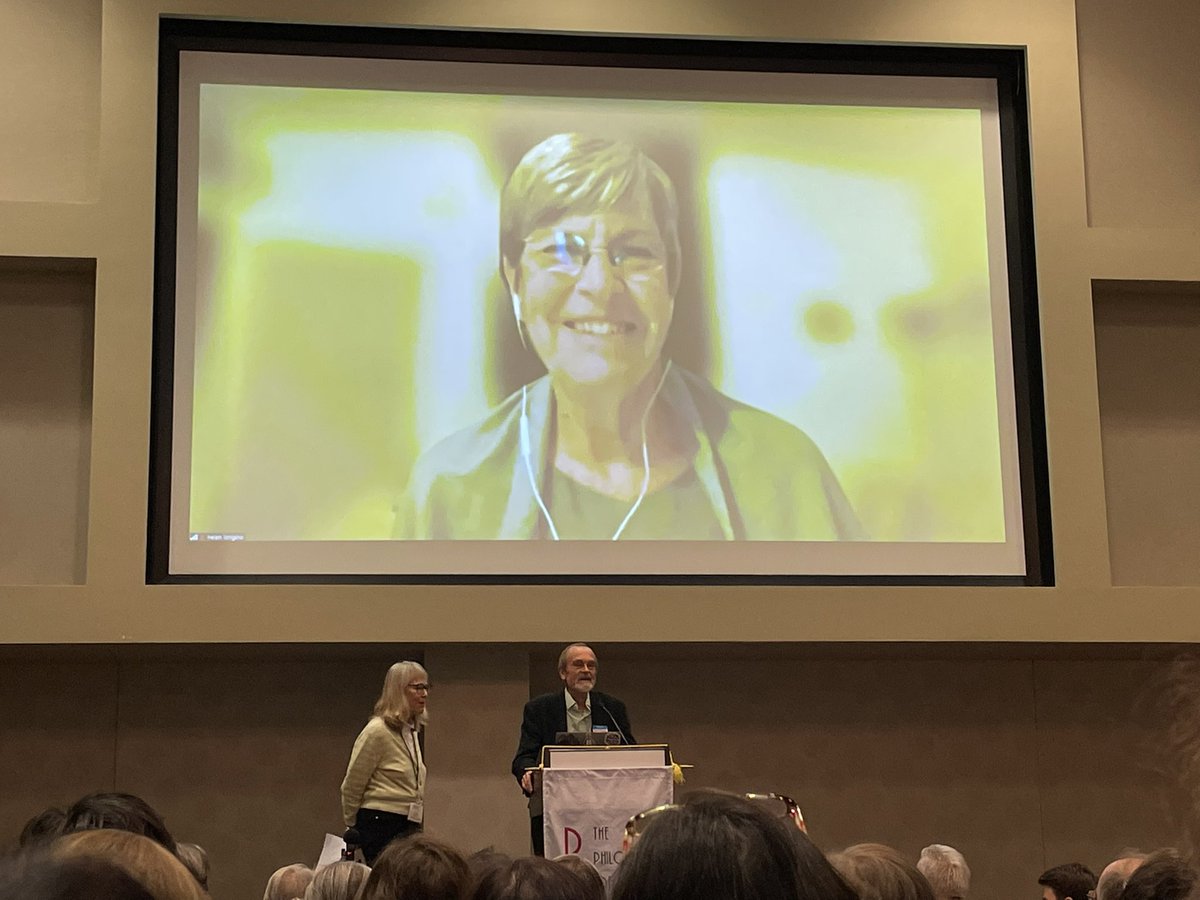 Thrilled to see Helen Longino receive the prestigious Hempel Award for her life-long achievements, as well as her pivotal role in transforming philosophy of science for the good.  Congratulations on this much-deserved recognition, Helen! #PSA2022