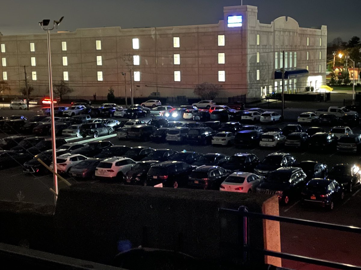 Hey <a href="/MTA/">MTA</a> <a href="/LIRR/">LIRR</a> what’s going on at the Hicksville LIRR station? No power on platforms or parking lot for what folks have told us since 5pm’ish. Also no MTA staff is here helping people on dark stairs. We’re running a story at 10pm. Looking for answers.