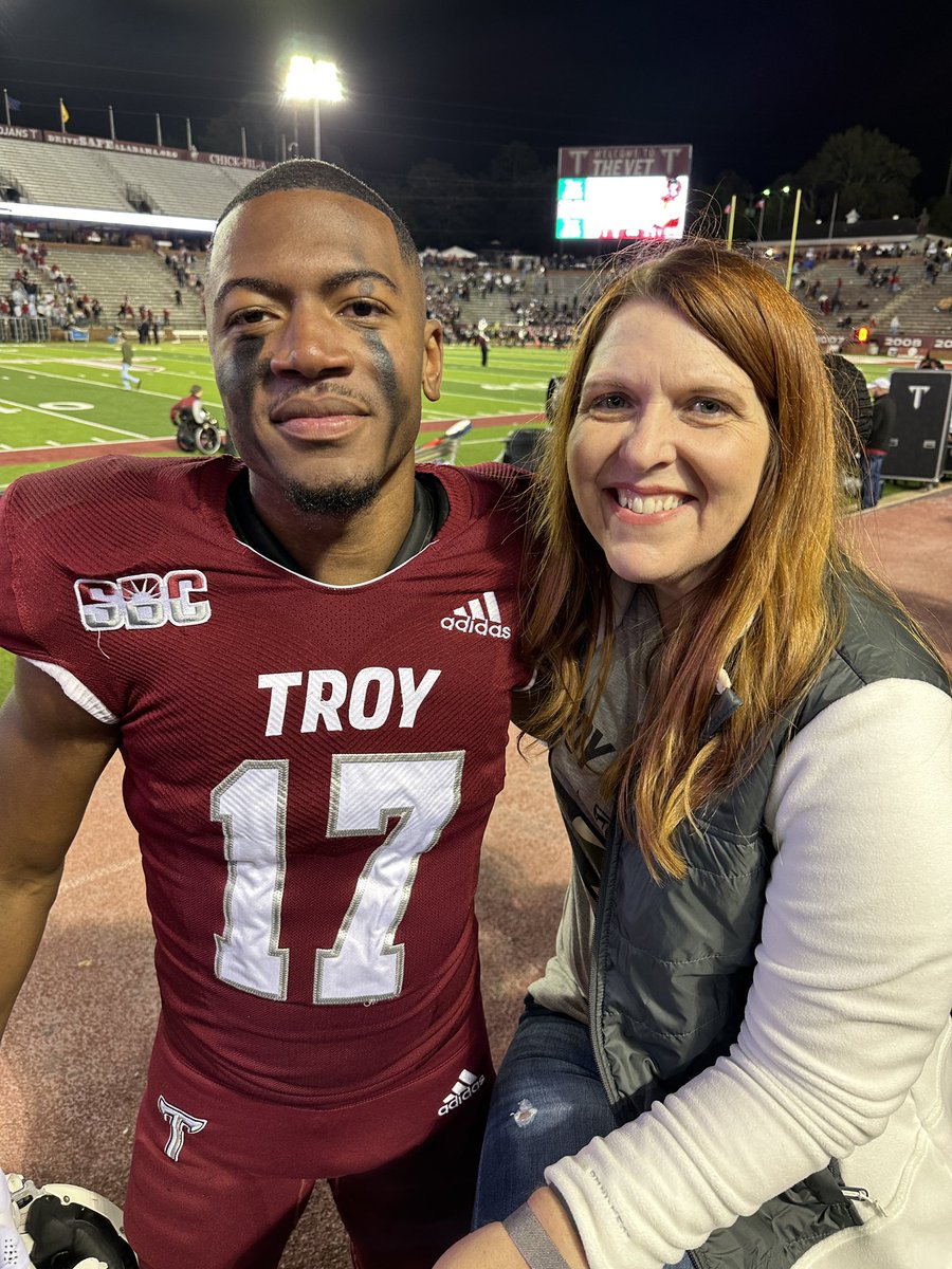 RobbynBTaylor's tweet photo. I love watching our @TroyHSJC students explore their passion for journalism AND other things they love. Congrats to @CarlossCrawford and all the @TroyTrojansFB team on the win against Army! #onetroy #risetobuild https://t.co/JOvmyC1qNq