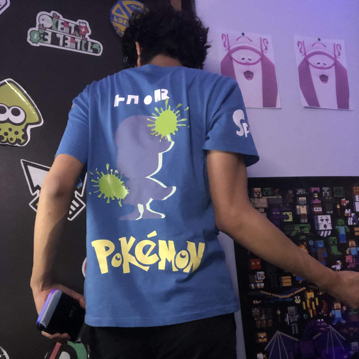 JVindahouse's tweet photo. Aunque sea tarde nunca está de más apoyar al equipo, vamos #TeamWater que si podemos ganar el #SplatfestType 💙👏🏻✨
Camiseta inspirada en #Splatoon3 https://t.co/hXSJ64L1D0