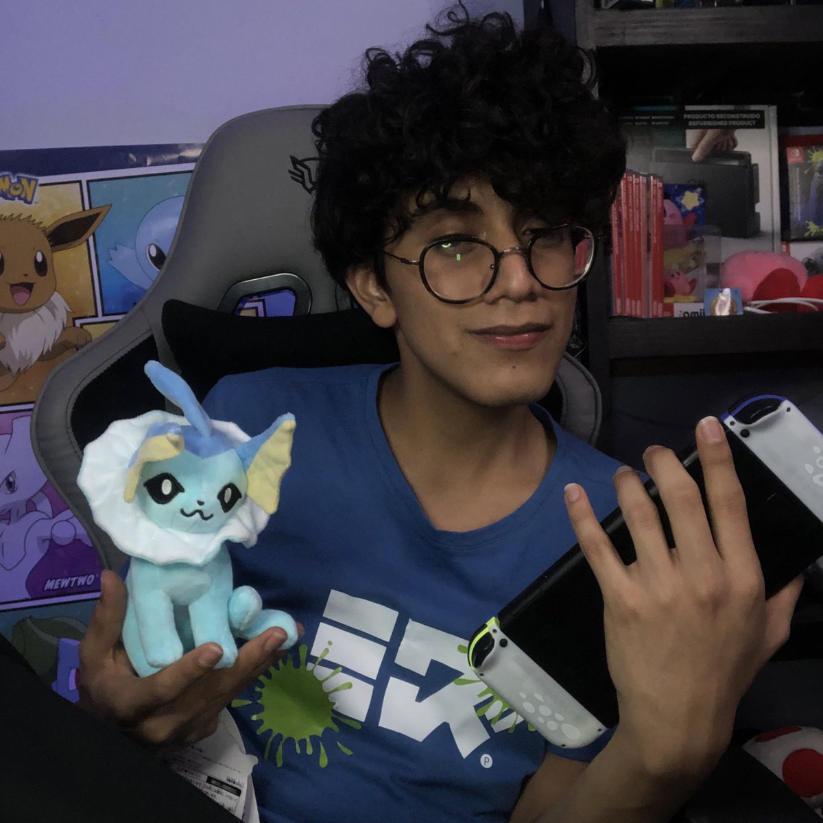 JVindahouse's tweet photo. Aunque sea tarde nunca está de más apoyar al equipo, vamos #TeamWater que si podemos ganar el #SplatfestType 💙👏🏻✨
Camiseta inspirada en #Splatoon3 https://t.co/hXSJ64L1D0