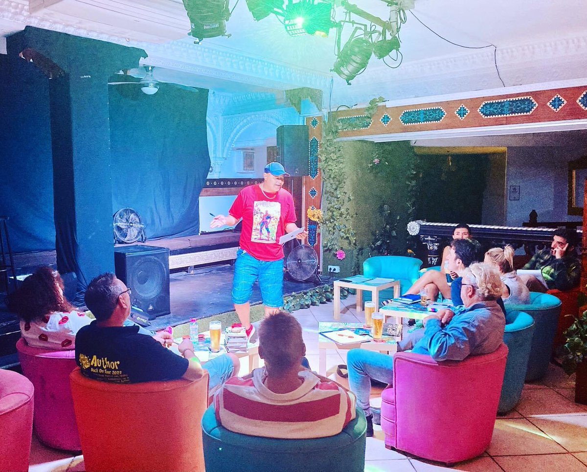 nikcoppin's tweet photo. Passing on comedy wisdom in Spain….

🎭 🧐

#comedy #spain #mijas #comedycourse #comedywisdom https://t.co/cycRiXuuLU
