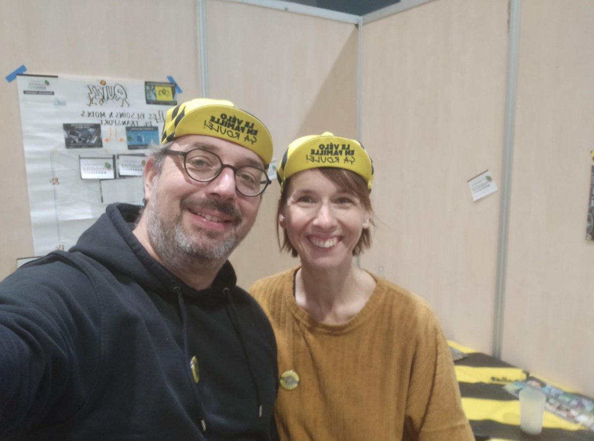 velowomon's tweet photo. #leveloenfamilleçaroule
#represent au salon de la prod locale et #solidaire avec une #fresquemobilite #convoiexceptionnel Notre initiative locale qui ne demande qu’à être soutenue est une solution à se déplacer + sobrement..
Au top bénévoles 😊Merci à l’organisation @Apeshdf https://t.co/IGAvaR77cr