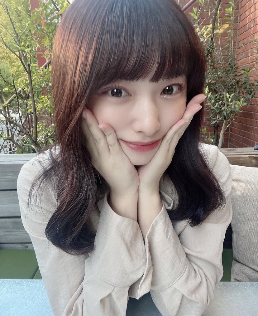 satoneINTL's tweet photo. Satone Instagram Update 

It's been a while ☺️ It's Kubo Satone.
I just turned 19 years old 🌷
It's been about half a year since I graduated from AKB48, and now I'm going to school to study for my dream! (1/2)

#AKB48 #久保怜音 https://t.co/gREsYCjsNm