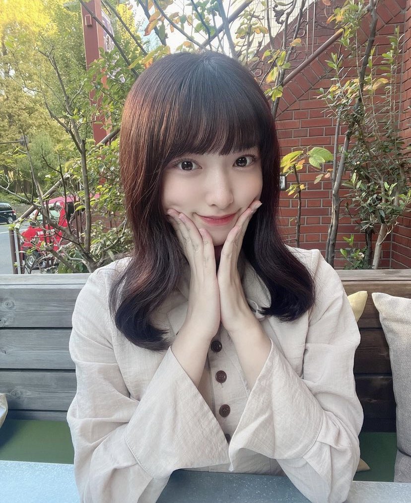 satoneINTL's tweet photo. Satone Instagram Update 

It's been a while ☺️ It's Kubo Satone.
I just turned 19 years old 🌷
It's been about half a year since I graduated from AKB48, and now I'm going to school to study for my dream! (1/2)

#AKB48 #久保怜音 https://t.co/gREsYCjsNm