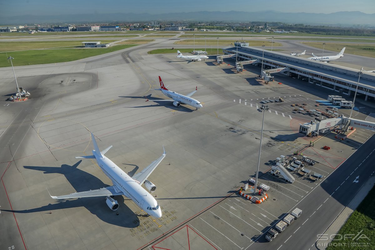 SOFIAirport's tweet photo. 1 million passengers less in the first 10 months of 2022 compared to the same period in 2019 - https://t.co/8Z9gyxQAK6 https://t.co/HHGxHvoDJK