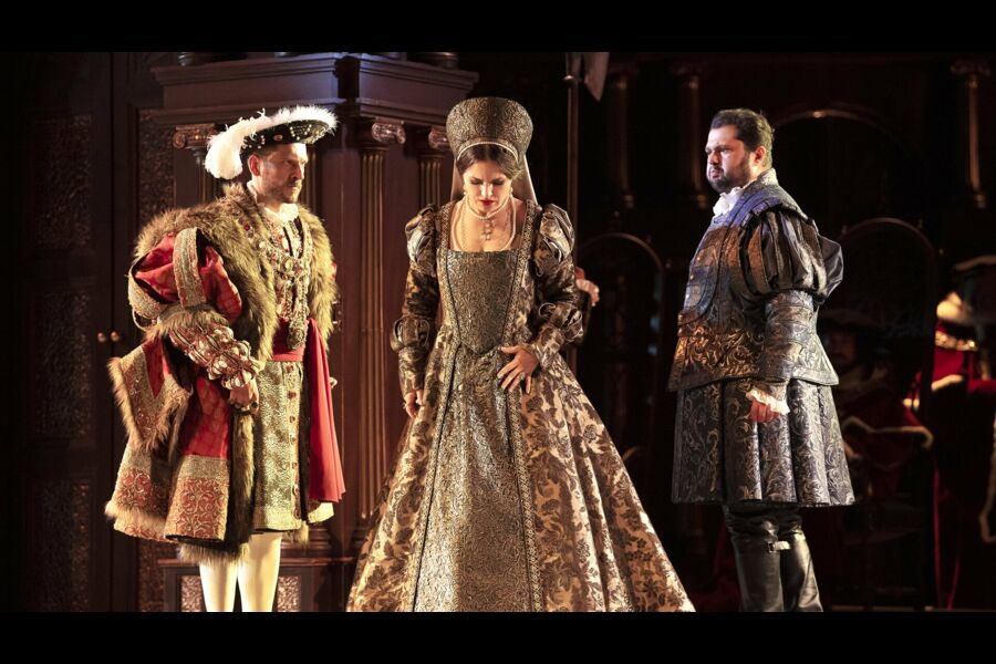 “Anna Bolena”, primer título de la fabulosa “trilogía Tudor” de }#Donizetti, puede disfrutarse en <a href="/ABAOBilbaoOpera/">ABAO Bilbao Opera</a> hasta el 28 de noviembre. 

Joyce El-Khoury da vida a la soberana. A su lado, el Enrico VIII de Marko Mimica. Celso Albelo es Percy y Silvia Tro da voz a Seymur.