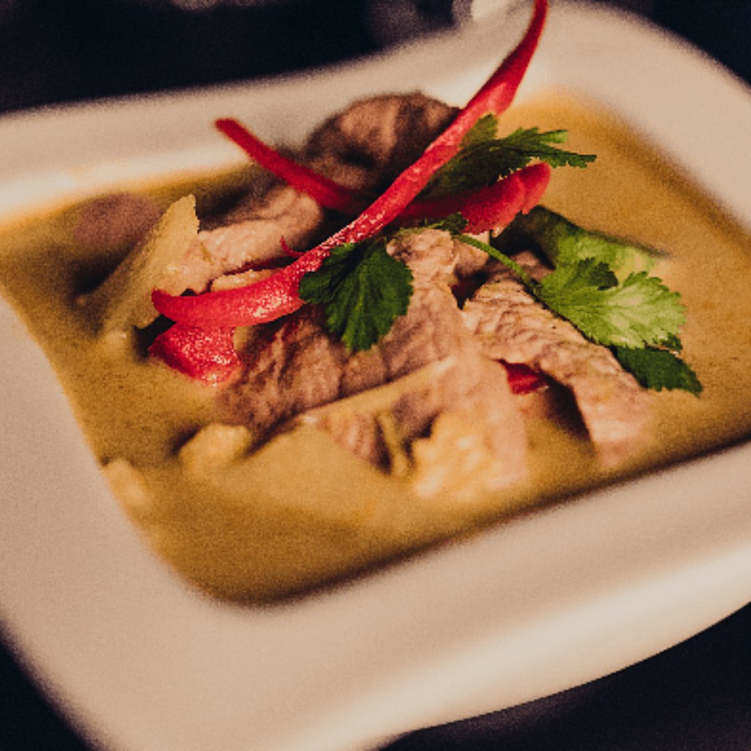 Thai Beef Yellow Curry 😍

Tender pieces of beef cooked in coconut milk with bamboo shoots and Thai herbs.
#glutenfree #medium 🌶🌶

tomyam.co.uk/monton

#thaifood #montonthai #monton #eccles #salford #manchester #takeaway