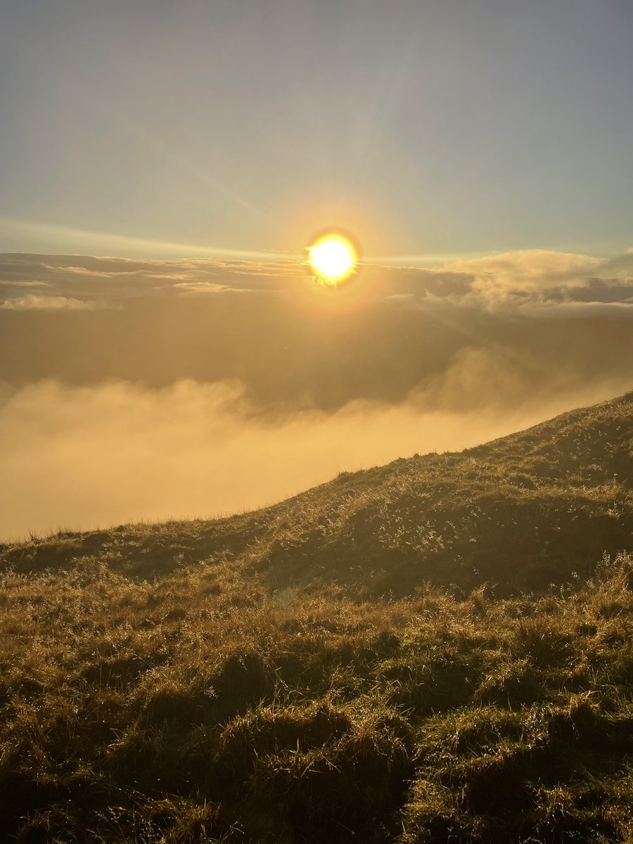 _Buck11_'s tweet photo. Above the clouds Yorkshire 3 peaks #YORKSHIRE #3peakschallenge https://t.co/TWIR0TJzH3