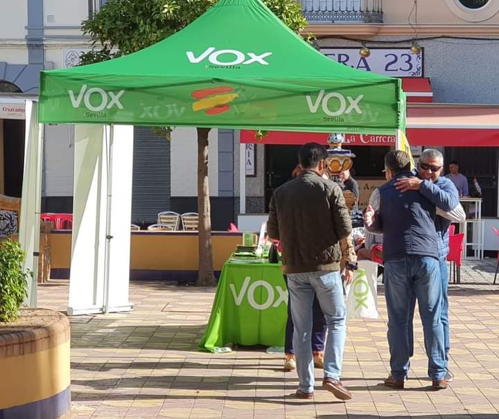 VOX_MORON's tweet photo. 💯🇪🇦 Gran jornada informativa ayer en Morón de la Frontera, donde recibimos a vecinos interesados en conocer nuestras propuestas y trasladarnos problemas locales. 

Siempre con nuestro pueblo, con nuestra gente. #VoxContigo https://t.co/8u5CXE5Qtq