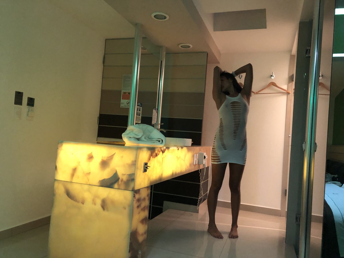 esposa_traviesa's tweet photo. Hace poco encontré estas fotos y me acordé de lo bien que estuvo esa fiesta. #swingerparti #swingermx #swinginghotwife https://t.co/JyY2rGWwTD