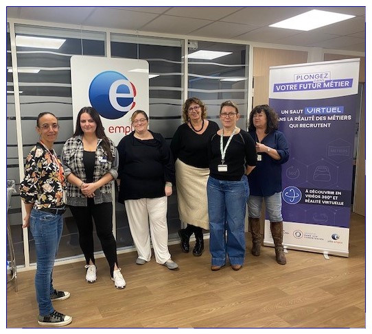 ✅@poleemploi_Var Dans le cadre de la #SEEPH2022 et #Duoday2022. Guylaine souhaite s’orienter vers les métiers d'accueil dans les domaines social et hospitalier. L'agence de #ToulonFoch a eu le plaisir de lui faire découvrir les activités d’accueil.  Une très belle rencontre !