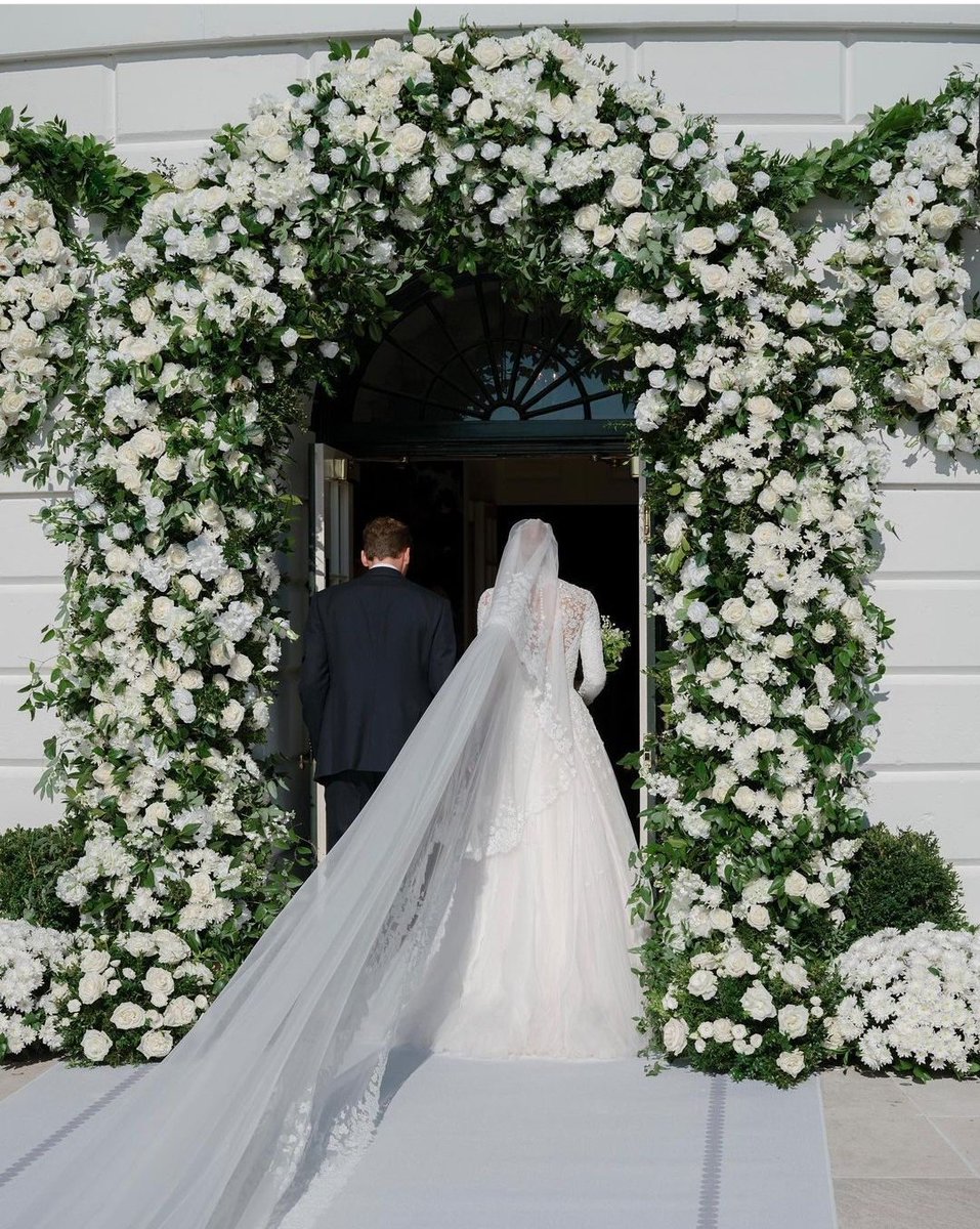 colourandimage's tweet photo. Naomi Biden and Peter Neal 💒
#Whitehouse #wedding 
#personalstylist #stylingthenation 
#cork https://t.co/b95IpMMhrR
