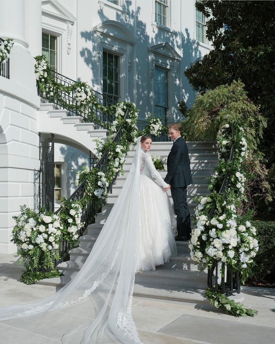 colourandimage's tweet photo. Naomi Biden and Peter Neal 💒
#Whitehouse #wedding 
#personalstylist #stylingthenation 
#cork https://t.co/b95IpMMhrR