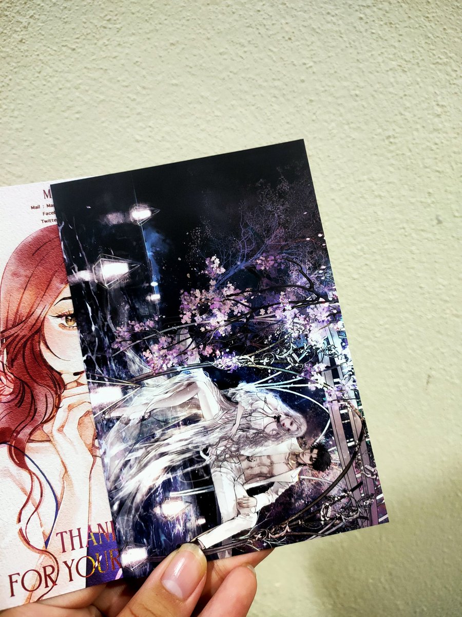 deep_on3's tweet photo. เราเป็นคนที่ได้หนังสือฟรีจากกิจกรรมค่า จะมารีวิวว่าปกน้องเค้าสวยมากๆ ตัวหนังมีความเล่นแสงยิบยับๆ ที่คั่นก็สวยมากๆด้วย ดูก็รู้ว่าคุณเมย์ตั้งใจมากๆ อาจจะมีบางอย่างไม่ตามแพลนที่คุณเมย์วางไว้ เห็นจากหน้าเฟสบ่อยๆ แต่ยืนยันว่าพวกเรารู้ถึงความตั้งใจคุณเสมอนะคะ  #สี่ส้ม #manell https://t.co/EGs3SyXp5A