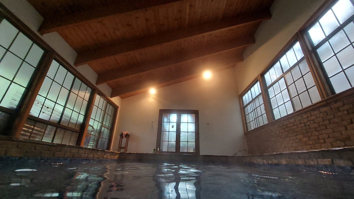 toddthepainter's tweet image. #Poolroof @DustyPee
Room with no views.
#SteamySunday