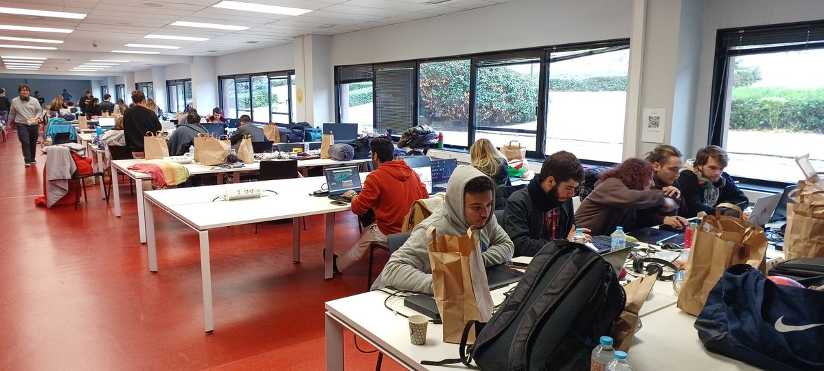 🚨¡ÚLTIMO DÍA DE NEON GAMEJAM!

👨‍💻Los participantes están terminando sus proyectos para la presentación final. En muy pocos minutos sabremos quién es el ganador.

👏¡Mucha suerte a todos!🙌