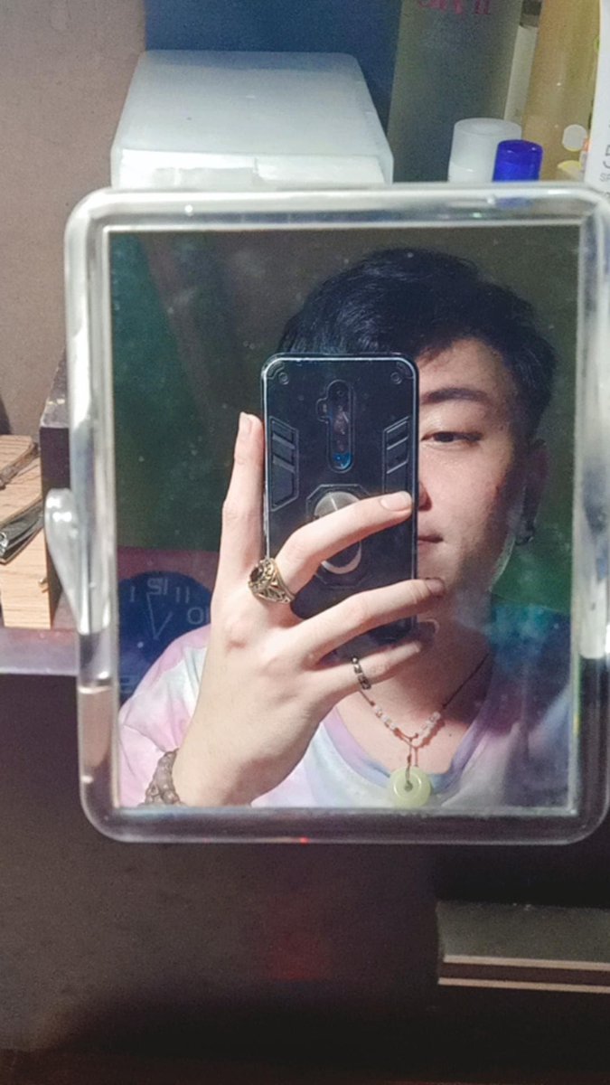 Bi06111998's tweet photo. Hôm nay của cậu như nào. Nói tớ nghe xem 🫣 https://t.co/flnegWPcn5