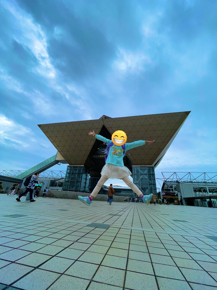 homechigiru's tweet photo. 十数年ぶりのデザフェス、めちゃ刺激になったっス🥰
娘も大ファンのうさこちゃん @usako_chan_e にも会えてグッズも買えて大満足😆
ちょっと緊張気味だったっスが😅

来年も行こう！🖌️
#デザフェス56戦利品 https://t.co/fHfaq3Fxhf