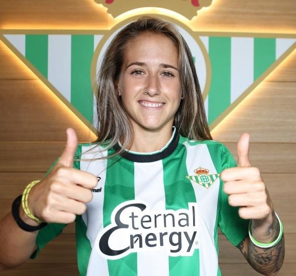 Han pasado 7 años entre una y otra foto. <a href="/nataliaamonti/">Natalia montilla</a> fue una de las estrellas de España 🇪🇦 en el Europeo sub-17, pero su estreno en la élite se hizo esperar. Hoy es una de las figuras del Betis

 Esta es su historia 🟢⚪

spherasports.com/natalia-montil…