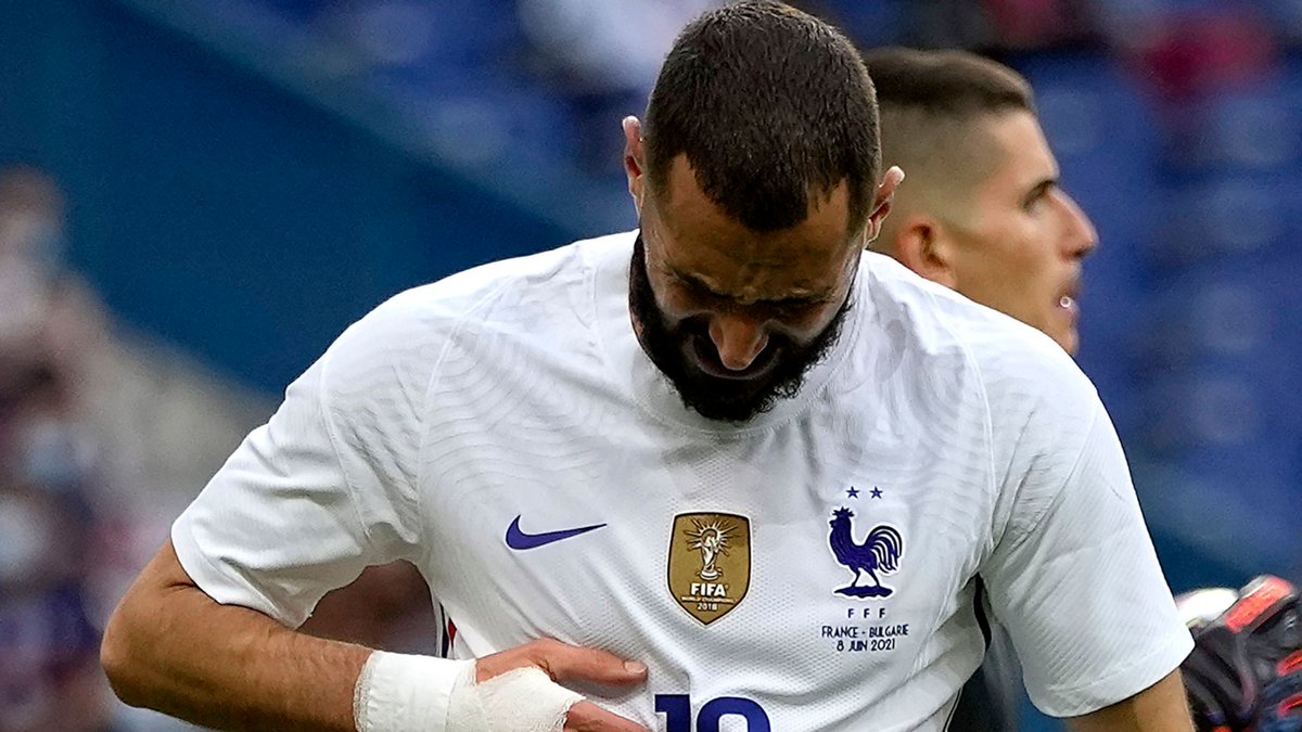 Spektracular's tweet photo. 🏆🇫🇷

BREAKING NEWS : Didier Deschamps just stated live on @TF1 that injured Karim @Benzema won't be replaced.

France #FRA is going to the World Cup with 25 players 

#FIFAWorldCup    
#JustHot https://t.co/KGNAnEu7cm