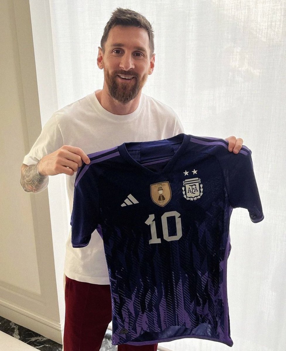 ÇEKİLİŞ l Arjantin'in Dünya Kupası'nı kazanması halinde 2 arkadaşa seçeceği Arjantin formasını hediye ediyoruz.

Çekiliş Kuralları:
•Sayfayı takip et.
•Gönderiyi beğen ve RT yap.