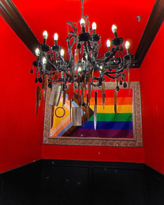 i just went to the coolest restaurant and for whatever reason i felt like @VivziePop would&rsquo;ve loved it<a href="/tag/5sosfammeetup"class="tags"><span>#5sosfammeetup</span></a>