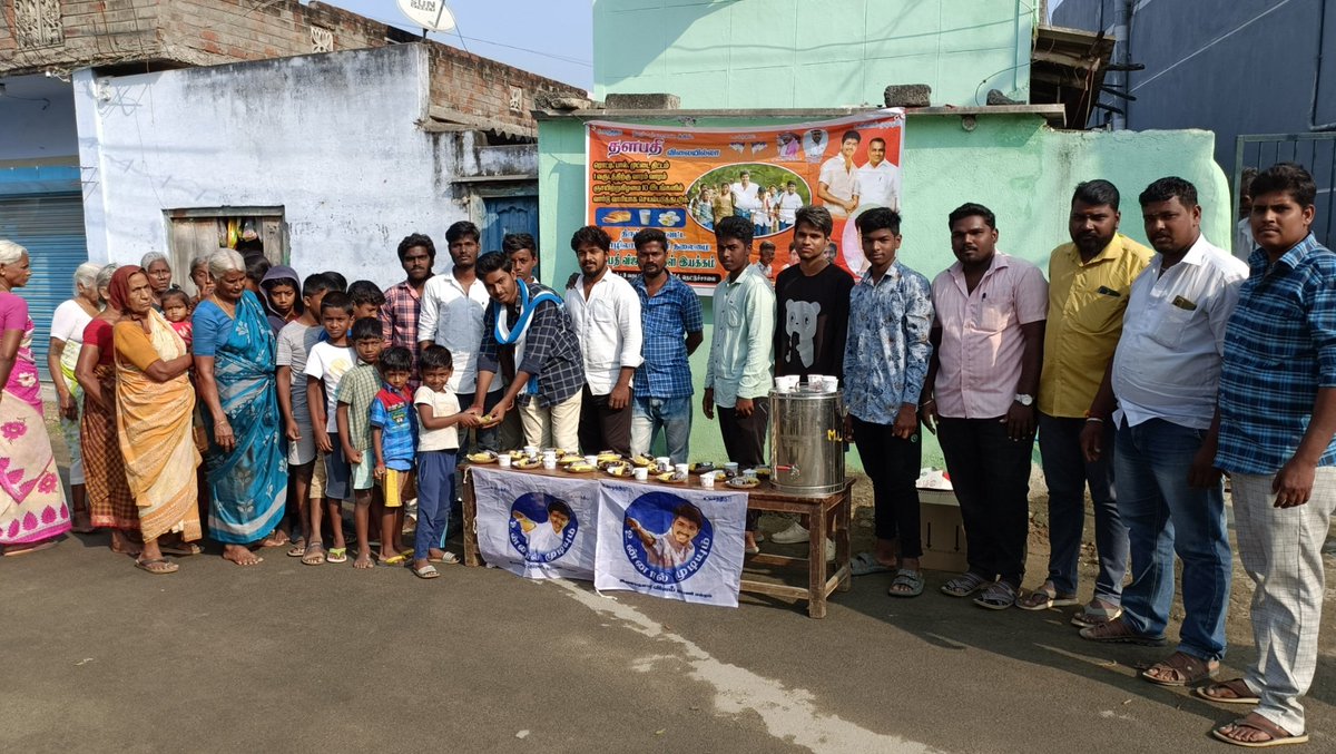 TItiruppur's tweet photo. @actorvijay அவர்களின் உத்தரவின்படி, 
• திருப்பூர் மத்திய மாவட்ட தலைமை தொண்டரணி தளபதி விஜய் மக்கள் இயக்கம் சார்பாக,
•தொழிலாளர் அணி 10 இடங்கள்  மற்றும் ஊத்துக்குளி தொண்டரணி ஆகிய 11 இடங்களில்,
விலையில்லா #ரொட்டி_பால்_முட்டை வழங்கும் திட்டத்தின் மூலம் குழந்தைகளுக்கு வழங்கப்பட்டது.! https://t.co/MLVQx5qmIj