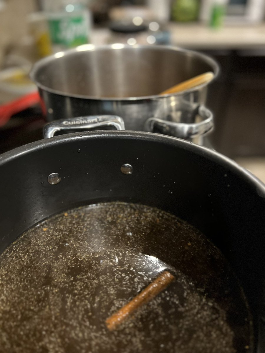 areyouchanging_'s tweet photo. The Brine and Rub .. #BeastHillz #Tgiving bird prep.. @geraldf92323786 @MoMoneyMo1on1 @magentajenni @bcovers0210 https://t.co/b2jSUw768s