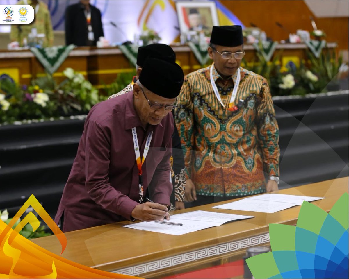 Muktamar_49's tweet photo. "Mohon dukungan dan doa agar kami, PP Muhammadiyah secara kolektif untuk 5 tahun ke depan dapat bergerak bergerak, berbuat, dan menjalankan amanah. Insyaallah, Muhammadiyah makin maju, umat dan bangsa juga makin berkemajuan."

— Haedar Nashir, Ketum Muhammadiyah 2022-2027 https://t.co/pIKeujwB9I